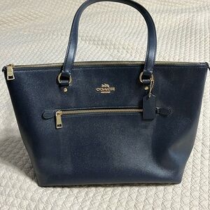 Coach Navy Blue Pebbled Leather Tote, zippered.